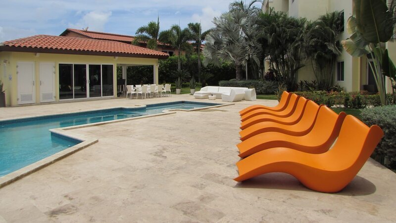 Pool of Happy Haven shown to Client Amy Benjamin, in Aruba, as seen on HGTV’s Caribbean Life – Bild: Warner Bros. Discovery