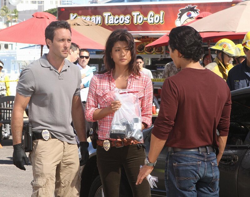 Bei einen gemeinsamen Wanderausflug in die Berge, machen Steve (Alex O’Loughlin, l.) und Danny (Scott Caan, r.) eine besondere Entdeckung … – Bild: 2011 CBS BROADCASTING INC. All Rights Reserved. Lizenzbild frei