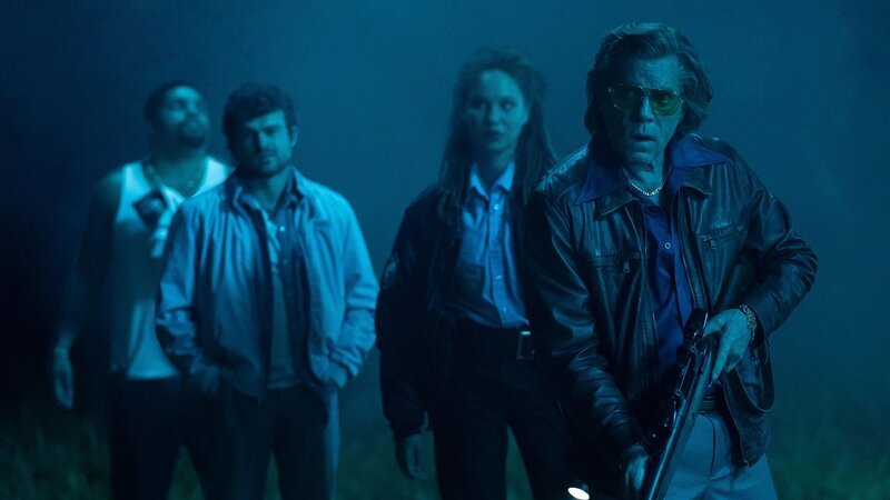 (v.l.n.r.) Eddie (Alden Ehrenreich); Daveed (O’Shea Jackson jr.) ;Officer Reba (Ayoola Smart); Syd (Ray Liotta) – Bild: Universal Studios