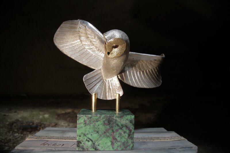 Die Goldene Eule steht in der Nähe von Rochefort, Frankreich, und wartet darauf, dass jemand die vergrabene Bronzeeule gegen sie eintauscht. – Bild: Ben Boyle /​ Discovery Communications