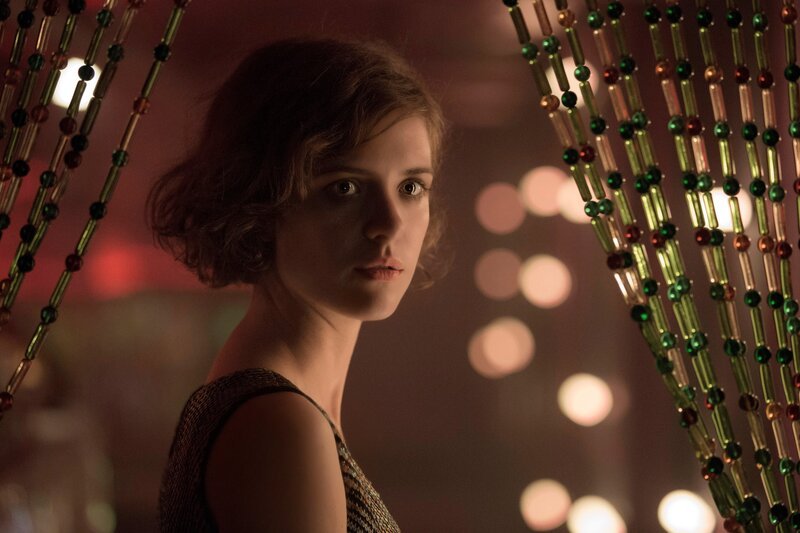 Babylon Berlin Folge 10 Staffel 2, Episode 2: Bewegt sich auf dünnem Eis: Liv Lisa Fries als Charlotte Ritter – Bild: Frédéric Batier/​X Filme