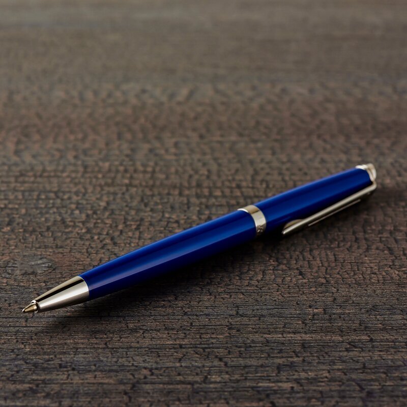 Writing instrument on office desk table. With copy space. – Bild: Utamaru Kido