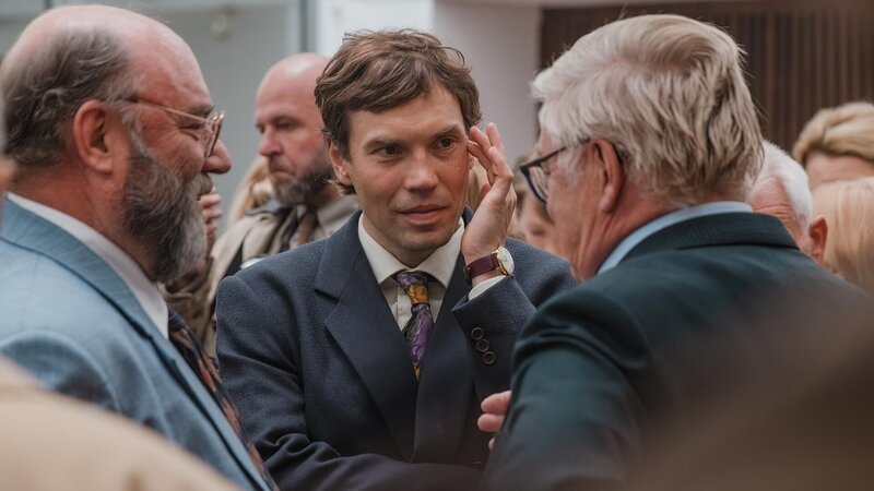 Henri Peltonen (Jussi Nikkilä, Mitte) – Bild: Fisher King