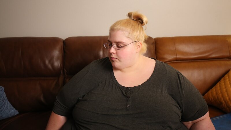 Tiffany sitting on a couch. – Bild: Discovery Communications, LLC