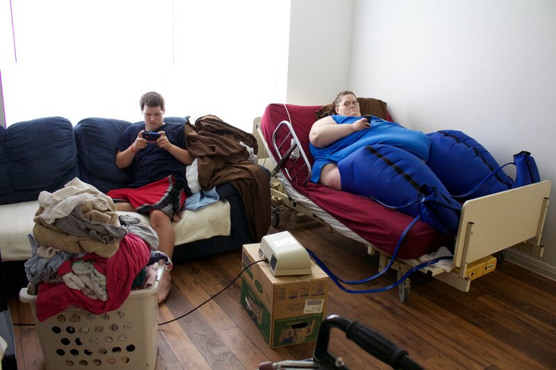 Charity (r.) – Bild: Discovery Networks