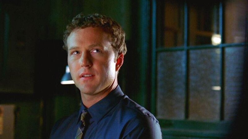 Trevor Jones (Devon Gummersall) wird des Mordes an einer erfolgreichen Unternehmensberaterin beschuldigt. Ein Motiv für die Tat scheint er aber nicht zu haben. – Bild: TVNOW /​ CBS