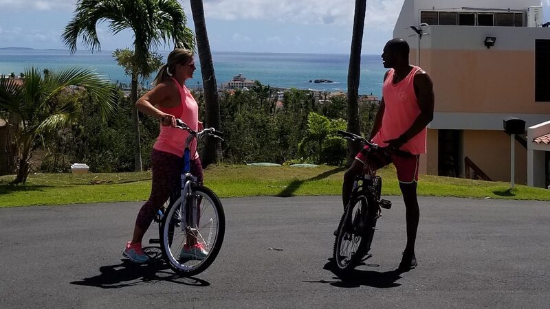 Clients, David & Taryn Agiriga, after a little friendly competition, as seen on HGTV’s Caribbean Life. – Bild: Warner Bros. Discovery