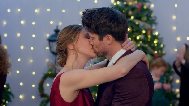 l-r: Tiffany Williams (Sara Canning), Peter Brooks (Marcus Rosner) – Bild: Tiberius Film GmbH & Co.KG l-r: Tiffany Williams (Sara Canning), Peter Brooks (Marcus Rosner) – Bild: Tiberius Film GmbH & Co.KG