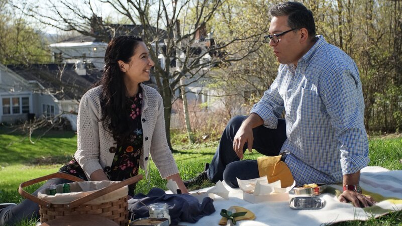 Gesine und Ray haben ein Picknick, zu sehen in Baked in Vermont Season 2. – Bild: Television Food Network, G.P.