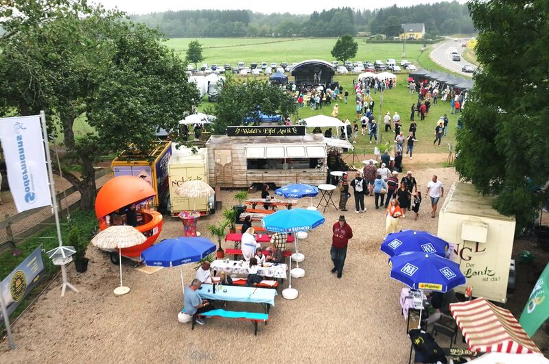 Waldis Sommerfest in der Eifel. – Bild: Warner Bros. Deutschland /​ ZDF