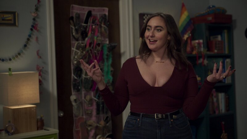 Jennifar (Catherine Cohen) – Bild: ViacomCBS