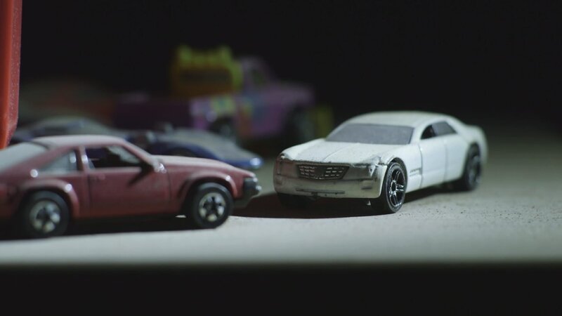 Toy cars pepper the desk of a room in Kim and Ryan’s new house. – Bild: Destination America /​ Discovery Communications