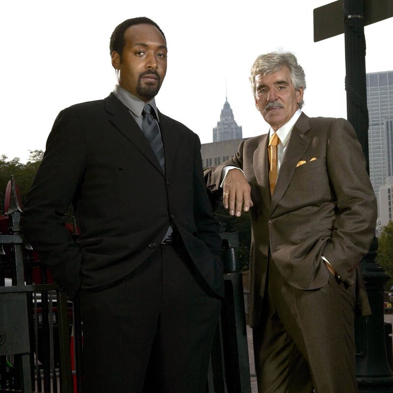 L-R: Ed Green (Jesse L Martin), Anita Van Buren (Dennis Farina) – Bild: PLURIMEDIA (NBC Universal, Inc.)