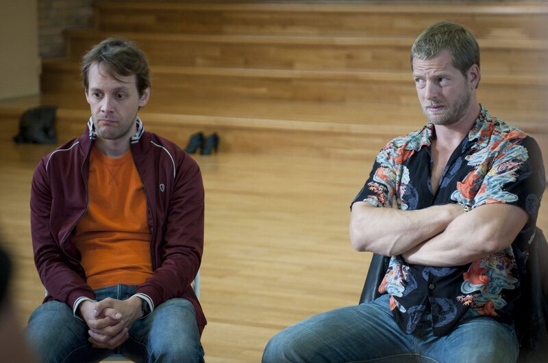 Mick (Henning Baum, r.) kann’s nicht glauben: Sexsucht – das soll eine ernstzunehmende Krankheit sein? – Bild: SAT.1 / Martin Rottenkolber Mick (Henning Baum, r.) kann’s nicht glauben: Sexsucht – das soll eine ernstzunehmende Krankheit sein? – Bild: SAT.1 / Martin Rottenkolber