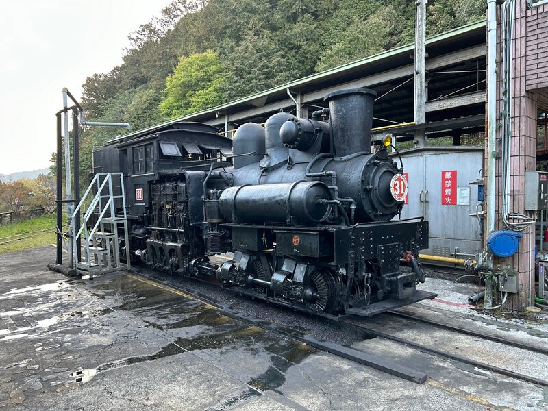 SÜDWESTRUNDFUNK Eisenbahn Romantik, Folge 1084 – Unterwegs durch Taiwans Westen Lok 31 im Betriebshof der Alishan Railway – eine Waldbahnlokomotive der Bauart Shay aus dem Jahre 1917. – Bild: SWR/​Alexander Schweitzer /​ SWR Presse/​Bildkommunikation