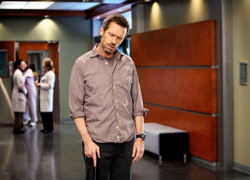 Hugh Laurie als Dr. Gregory House (M.) – Bild: SUS /​ SF