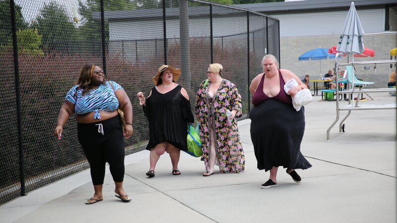 Meghan, Tina, Ashely, and Vannessa arrive for a day at the waterpark. – Bild: Discovery Communications, LLC
