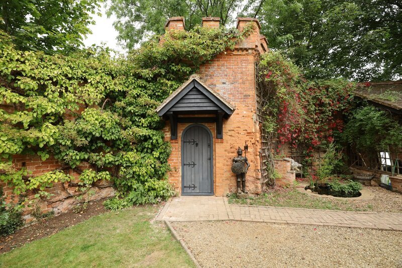 Julie & Tobys Mittelalter-Turm – Bild: RTL /​ Plimsoll Productions Ltd