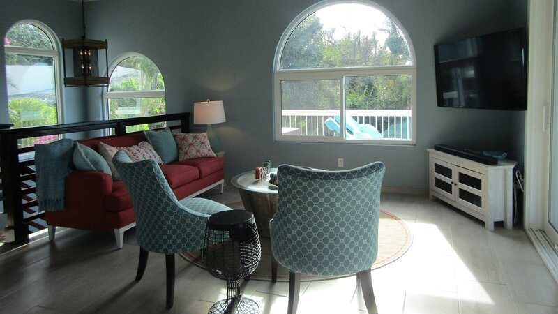 Living Room in Villa Morena as seen on HGTV’s Caribbean Life. – Bild: Warner Bros. Discovery