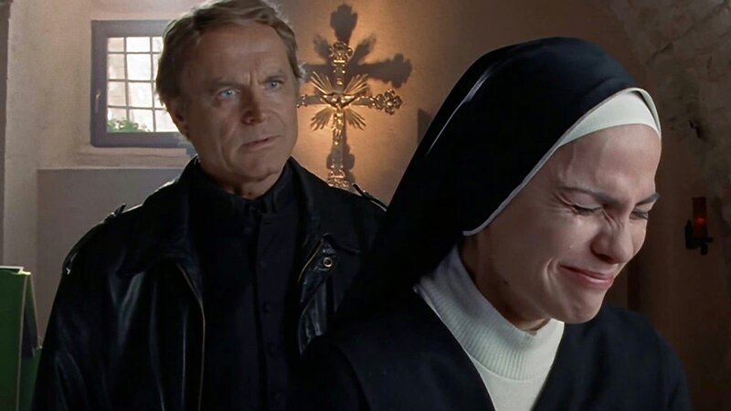 Don Matteo (Terence Hill), Schwester Maria (Astra Lanz) – Bild: Bibel TV