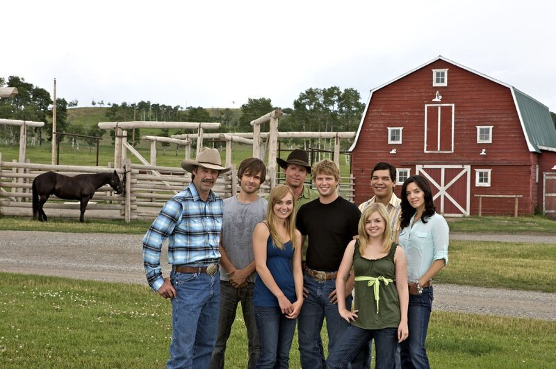 v.l.: Jack (Shaun Johnston), Ty (Graham Wardle), Amy (Amber Marshall), Tim (Chris Potter), Caleb (Kerry James), Mallory (Jessica Amlee), Scott (Nathaniel Arcan), Lou (Michelle Morgan) – Bild: MG RTL D