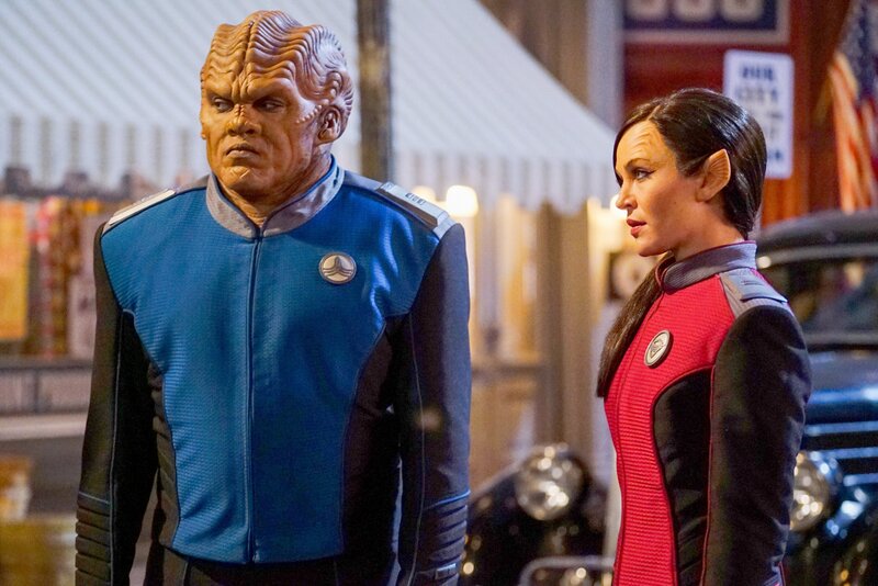 Bortus (Peter Macon, l.); Talla (Jessica Szohr, r.). – Bild: ORF/​PRO7/​Fox/​Michael Becker