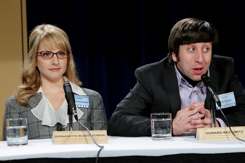 Bernadette ( Melissa Rauch), Howard (Simon Helberg) – Bild: HBO /​ WARNER BROS. TELEVISION ENTERTAINMENT /​ SONJA FLEMMING /​ WBEI