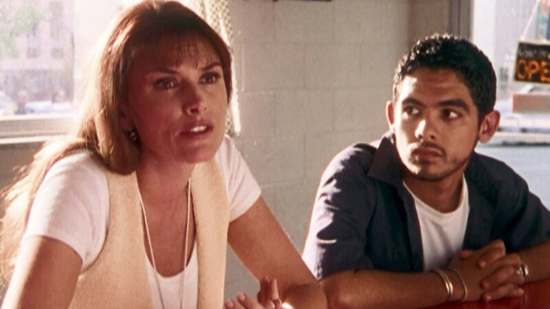 Monica (Roma Downey), Rafael (Alexis Cruz), v.l. – Bild: CBS Studios International ALL RIGHTS RESERVED