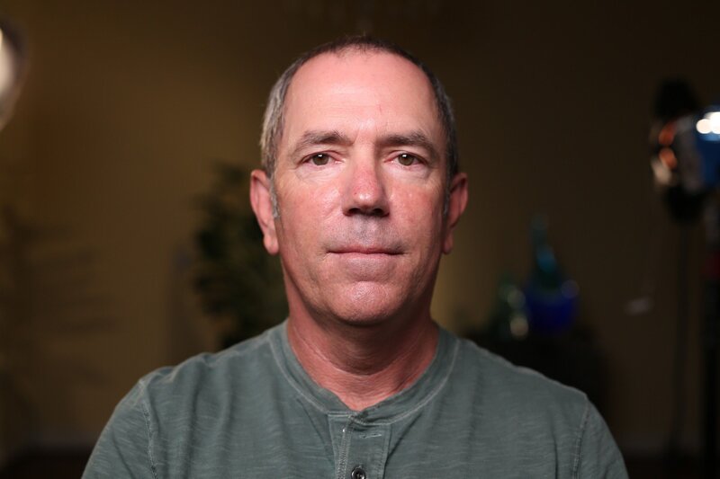 Mark Morris, Christina’s Vater. – Bild: RTL /​ Arrow International Media