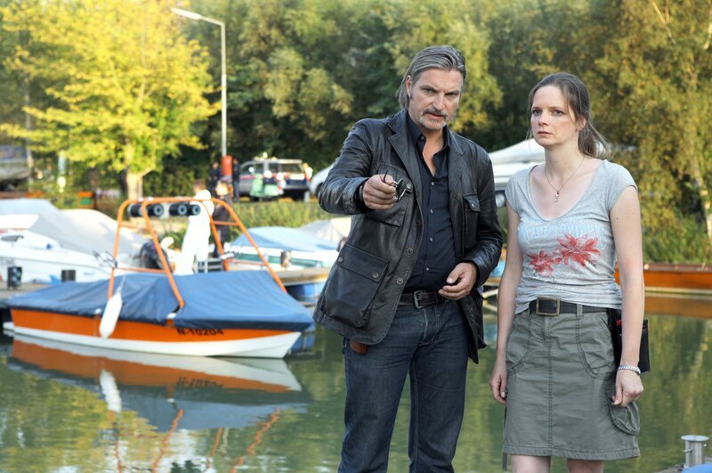 Stefan Jürgens (Carl Ribarski), Margot Binder (Bianca Auer). – Bild: ORF