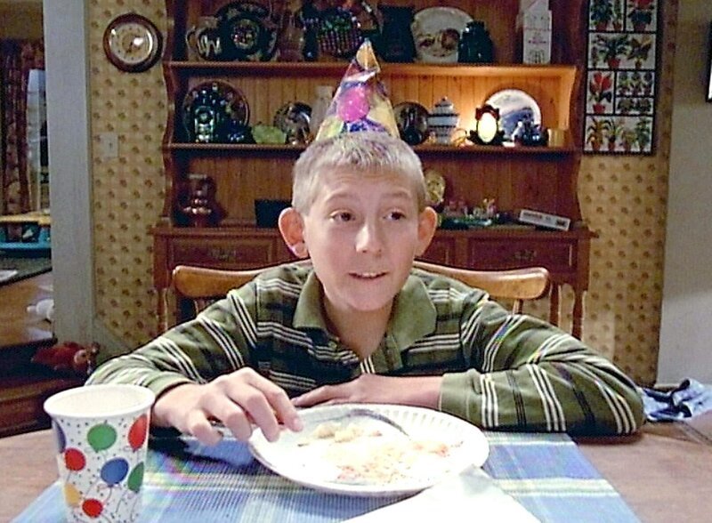 Erik Per Sullivan (Dewey). – Bild: ORF 1