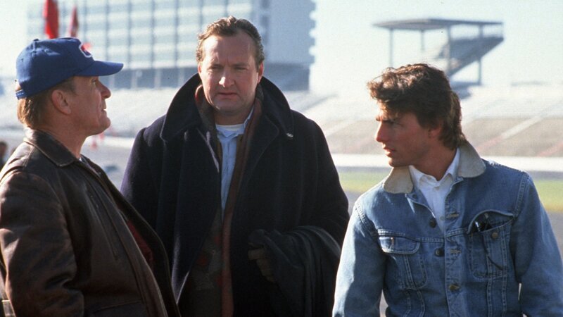 Cole Trickle (Tom Cruise, r.) soll für Tim Dalands (Randy Quaid, M.) Team einen Chevrolet fahren und Harry Hogge (Robert Duvall, l.) wird Leiter von Boxenstopp-Crew. – Bild: ZDF Cole Trickle (Tom Cruise, r.) soll für Tim Dalands (Randy Quaid, M.) Team einen Chevrolet fahren und Harry Hogge (Robert Duvall, l.) wird Leiter von Boxenstopp-Crew. – Bild: ZDF