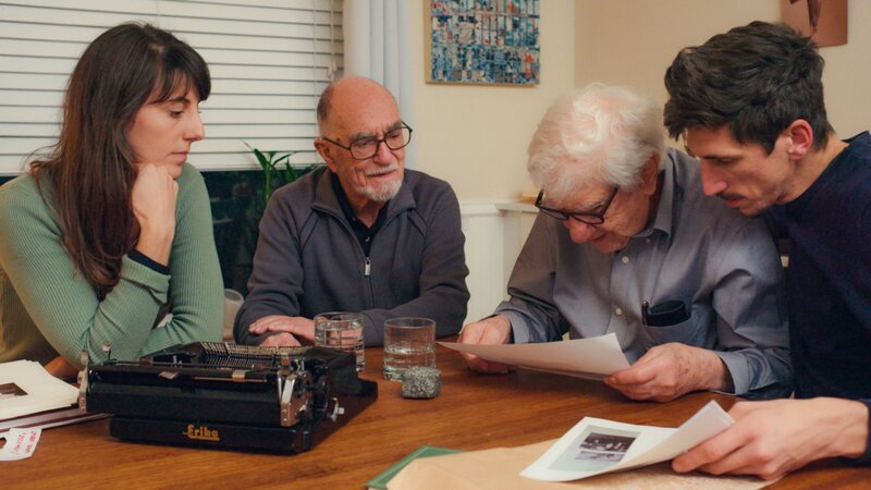 Elena, Henry, Opa Peter, Regisseur Peter Mahler. – Bild: ORF/​Praherfilm