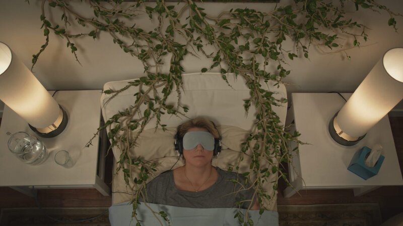 BALTIMORE, MD.- Kathy Conneally in bed with vines. – Bild: The National Geographic Channel