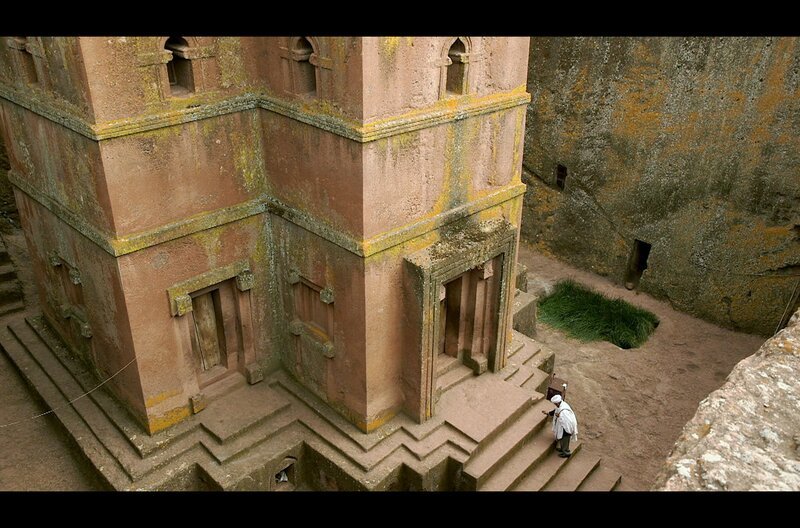 Bet Giyorgis ist die bekannteste und am besten erhaltene von elf Kirchen des Felsenkirchen-Komplexes in Lalibela. – Bild: Grand Angle Productions