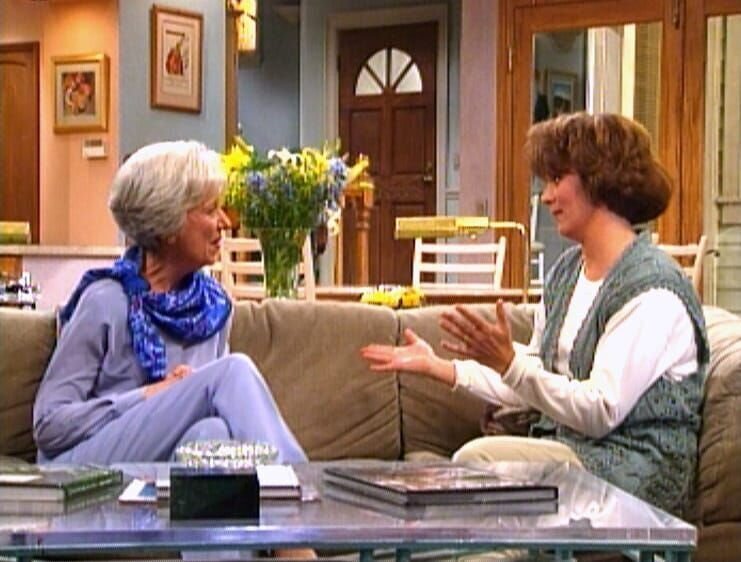 Als Jills (Patricia Richardson, r.) Mutter Lillian (Polly Holliday) zu Besuch kommt, bricht die große Familien-Krise aus! – Bild: Nitro