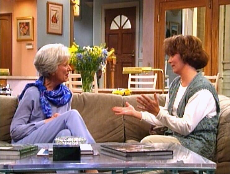 Als Jills (Patricia Richardson, r.) Mutter Lillian (Polly Holliday) zu Besuch kommt, bricht die große Familien-Krise aus! – Bild: Nitro