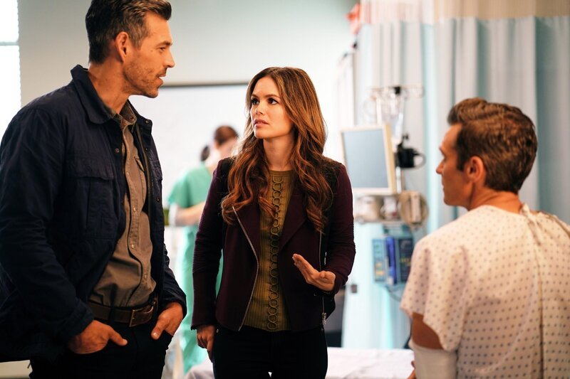 Sam Swift (Rachel Bilson), Eddie Valetik (Eddie Cibrian), Todd Garlin (Seamus Dever, r.) – Bild: RTL /​ @ 2018 American Broadcasting Companies, Inc. All rights reserved.