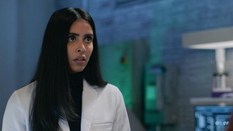 Saanvi Bahl (Parveen Kaur) – Bild: Warner Bros. Entertainment Inc.