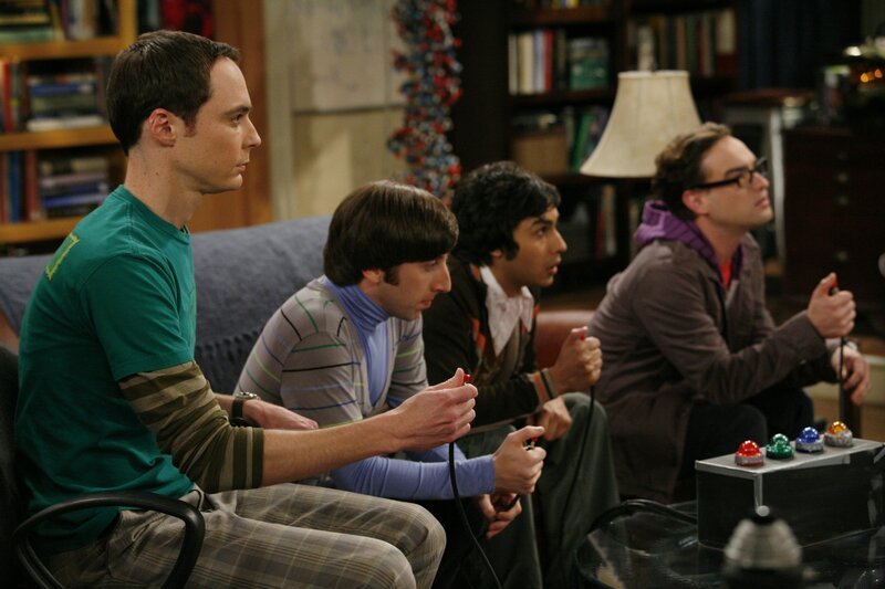 (v.l.n.r.) Sheldon Cooper (Jim Parsons); Howard Wolowitz (Simon Helberg); Rajesh Koothrappali (Kunal Nayyar); Leonard Hofstadter (Johnny Galecki) – Bild: © Warner Bros. Television