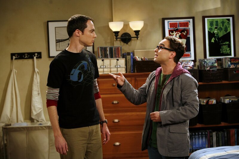 Sheldon Cooper (Jim Parsons, l.); Leonard Hofstadter (Johnny Galecki, r.) – Bild: © 2008 CBS Broadcasting Inc.  /​ Sonja Flemming /​ Sonja Flemming