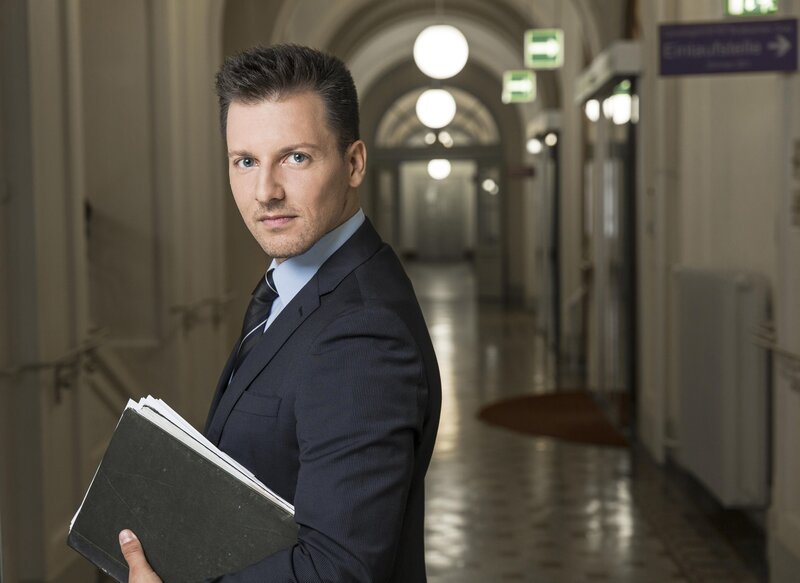 Egal, ob im zwischenmenschlichen Streit oder im Kampf gegen behördliche Willkür, das ATV-Team aus Reportern und Experten steht an Ihrer Seite: Rechtsanwalt Dr. Christian Horwath (Bild) … – Bild: © ATV