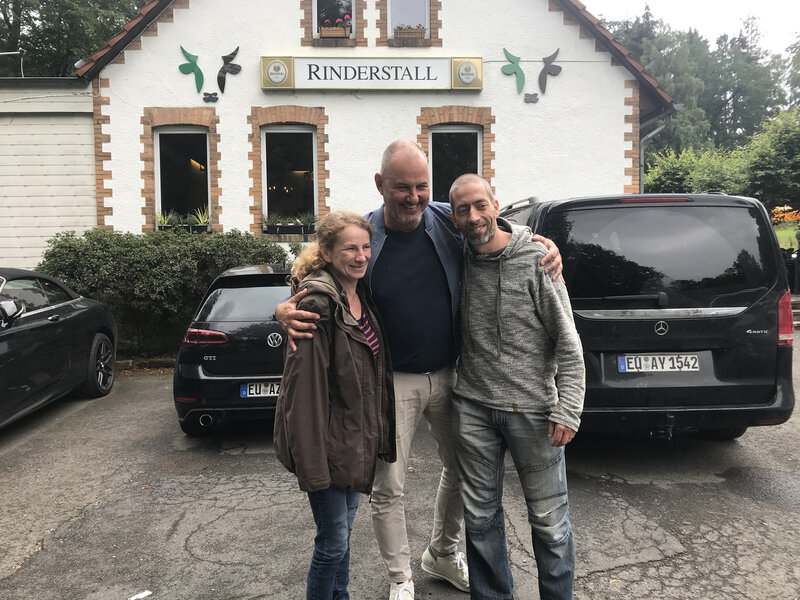 Doreen Werner (l.); Frank Rosin (Mitte) – Bild: Kabel Eins
