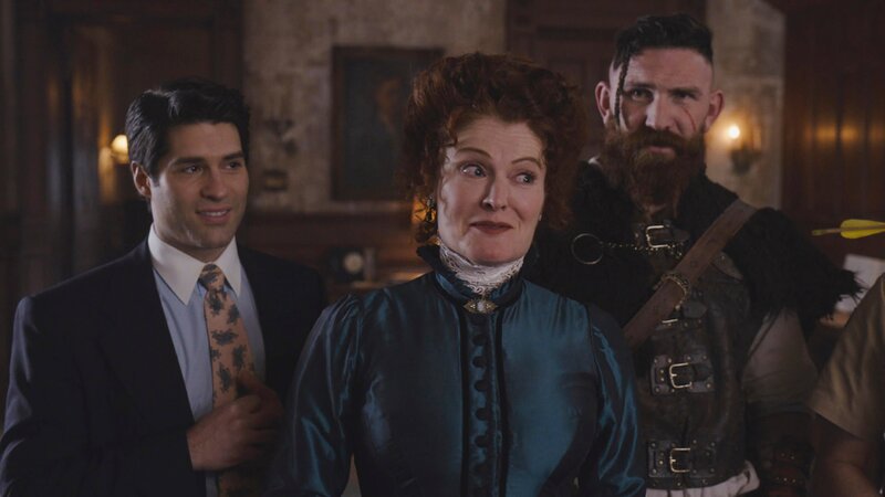 v.li.: Asher Grodman als Trevor, Rebecca Wisocky als Hetty und Devan Chandler Long als Thorfinn. – Bild: CBS /​ CBS ENTERTAINMENT /​ CBS Broadcasting, Inc.