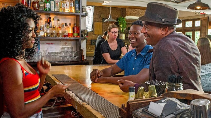 „The Good Samaritan“ – Miles gets the opportunity of a lifetime when a satellite radio company wants to put his podcast on the air, and the God Account suggests that he befriend a single mother. Also, Cara tries to build a relationship with her estranged mom, and Rakesh is crushed when he spots Jaya on a date, on GOD FRIENDED ME. Pictured L to R: Javicia Leslie as Ali Finer, Brandon Micheal Hall as Miles Finer and Joe Morton as Reverend Arthur Finer. – Bild: Jeff Neira /​ CBS Broadcasting, Inc.