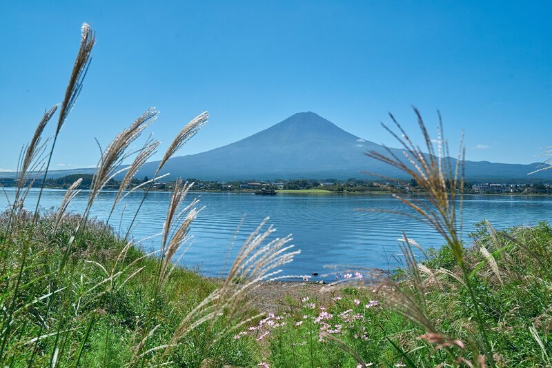 Der heilige Berg Fuji ist das Wahrzeichen Japans. Seit 2013 schützt ihn die UNESCO als heiligen Ort und Inspirationsquelle für die Künste. – Bild: ZDF und Sebatian Richter