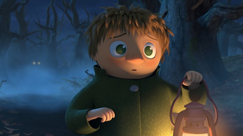 Toffel hat seinen Begleitern gruselige Geschichten erzählt. Sie lassen ihm ihre Lampe da, damit er keine Angst hat. – Bild: ZDF und Moomin Characters™/​Gutsy Animations