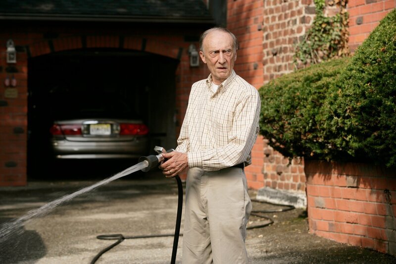 Carmelas betriebsamer Vater: Tom Aldredge als Hugh DeAngelis – Bild: SRF