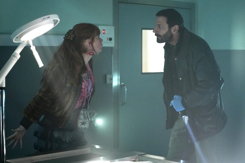 Morgane Alvaro (Audrey Fleurot, l.); Adam Karadec (Mehdi Nebbou, r.) – Bild: Sat.1 emotions