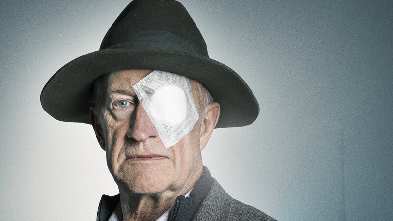 Victor Decondé (Luc van Grunderbeeck) hat Schwierigkeiten, sich mit seiner Erblindung zurechtzufinden. – Bild: ZDF